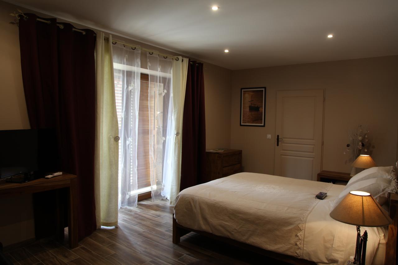 Le Miroir Des Etoiles Bed & Breakfast Pomport ห้อง รูปภาพ